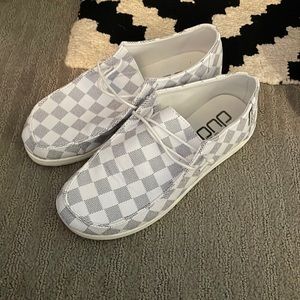 Hey dude Loui Vittion